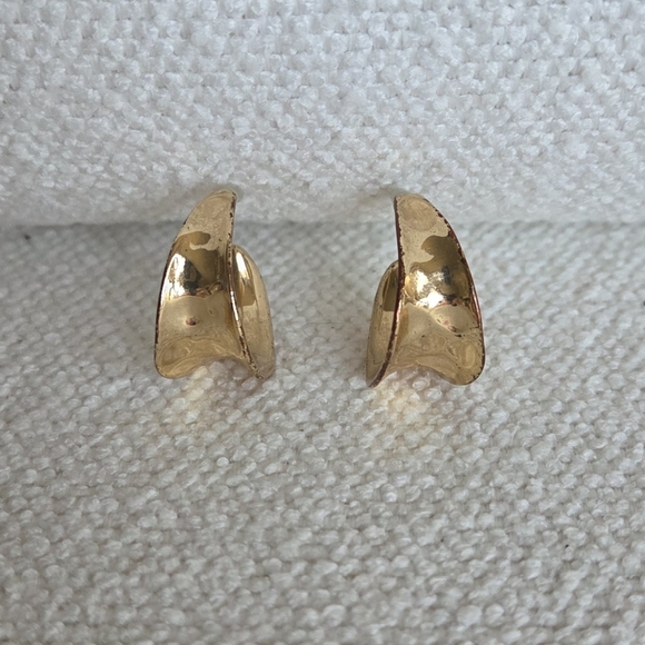 Universal Thread Hammered Gold Hoop Earrings - Picture 3 of 6
